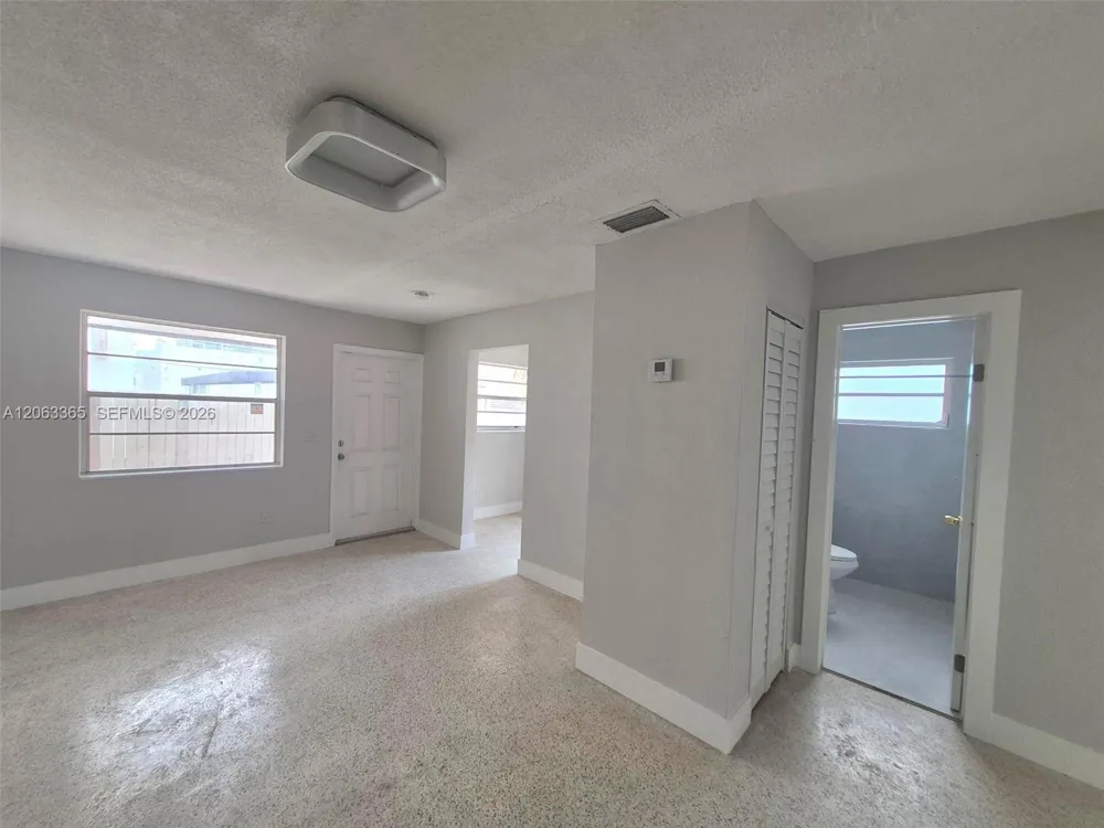 1715 SW 4th St #1717 Miami, FL 33135