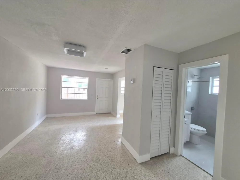 1715 SW 4th St #1717 Miami, FL 33135