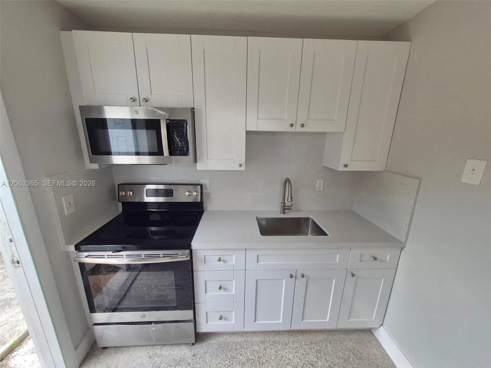 1715 SW 4th St #1717 Miami, FL 33135
