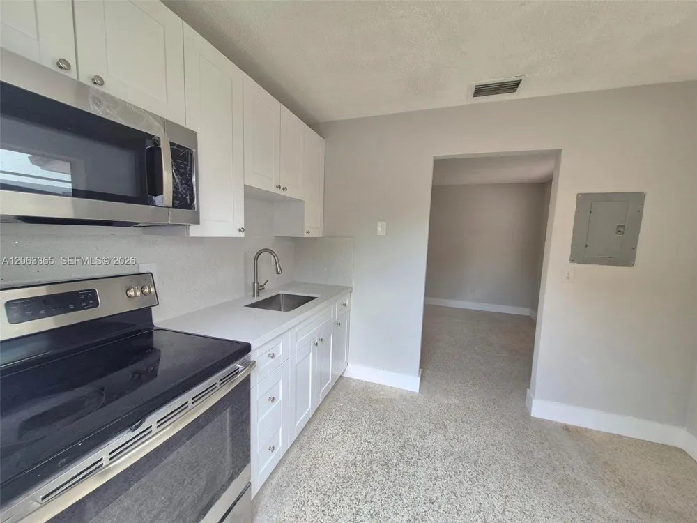 1715 SW 4th St #1717 Miami, FL 33135