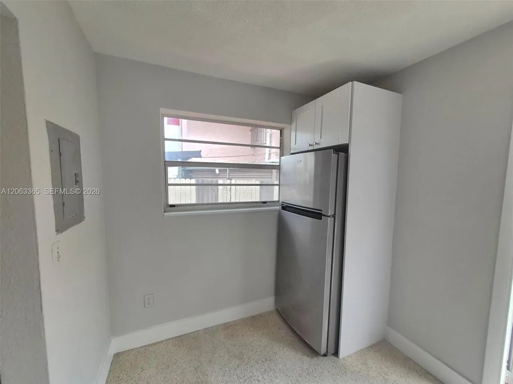1715 SW 4th St #1717 Miami, FL 33135