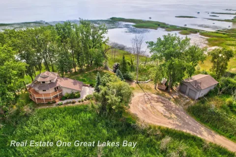 2180 Driftwood Road