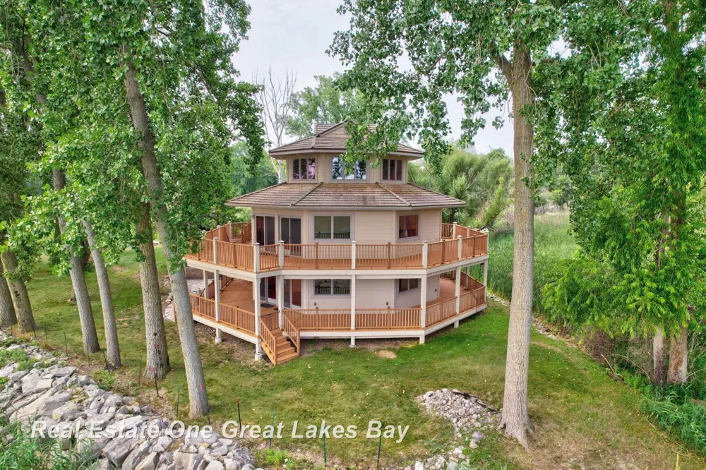 2180 Driftwood Road Standish Township, MI 48658