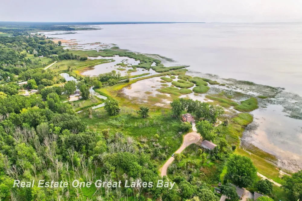2180 Driftwood Road Standish Township, MI 48658