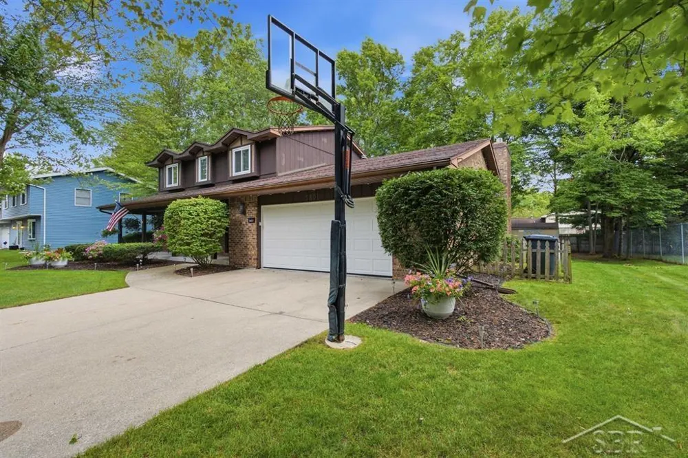 5801 Lamplighter Lane Midland City, MI 48642