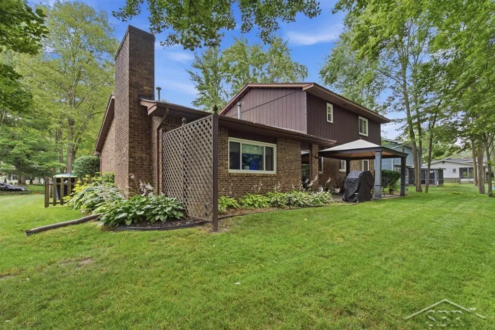 5801 Lamplighter Lane Midland City, MI 48642