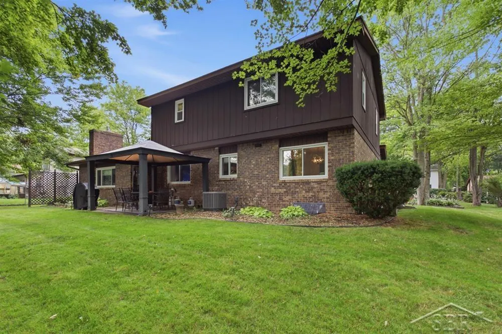 5801 Lamplighter Lane Midland City, MI 48642