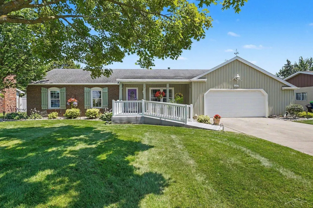3166 Columbine Drive Saginaw Charter Township, MI 48603