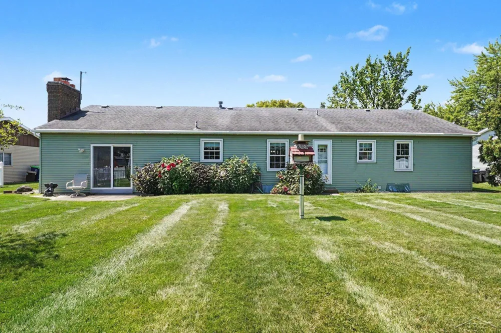 3166 Columbine Drive Saginaw Charter Township, MI 48603