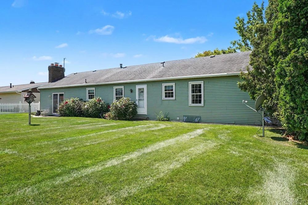 3166 Columbine Drive Saginaw Charter Township, MI 48603