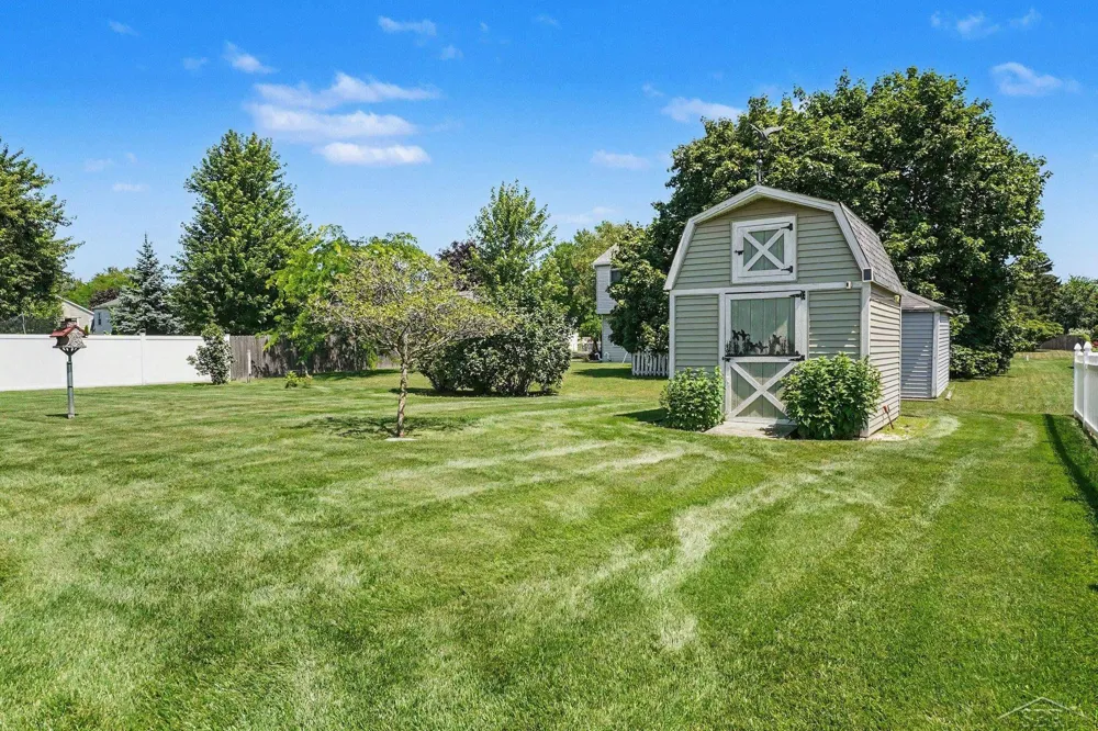 3166 Columbine Drive Saginaw Charter Township, MI 48603