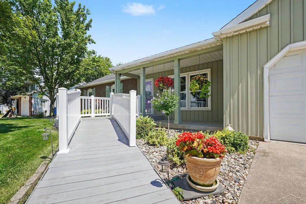 3166 Columbine Drive Saginaw Charter Township, MI 48603