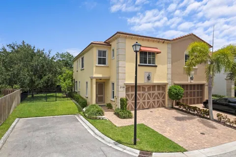 2134 Sabal Tree Court