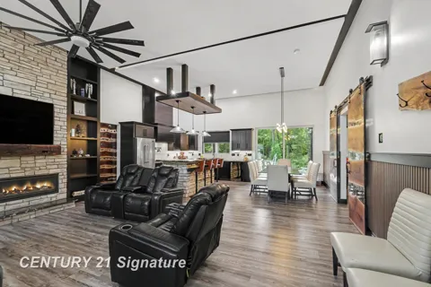 3568 E Douglas Drive