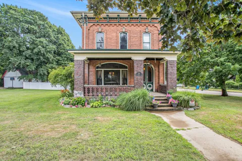 213 W Chicago Street