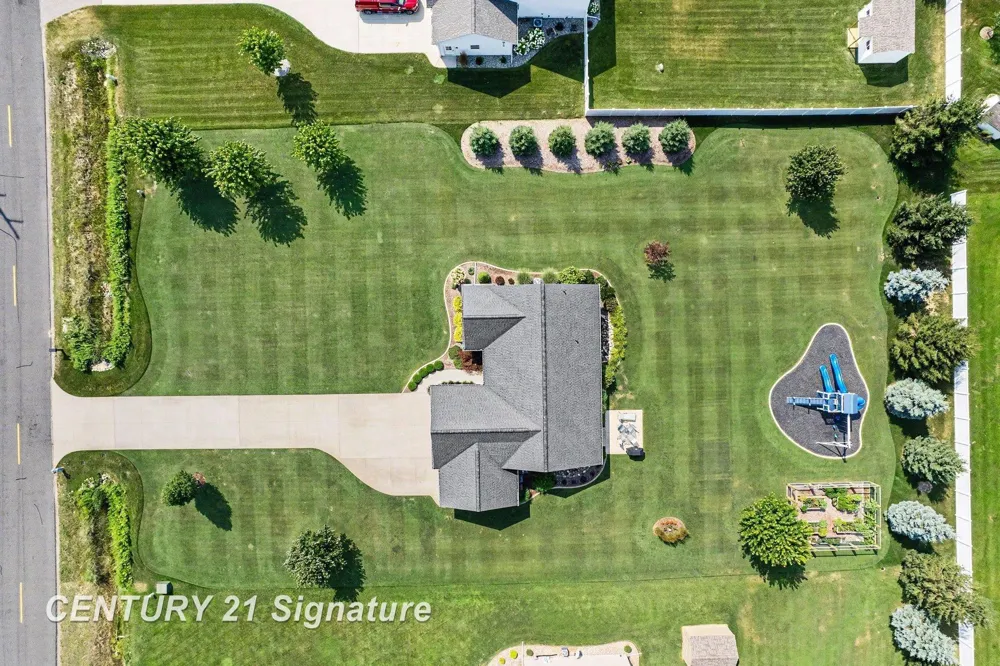 3863 E Letts Road Larkin Charter Township, MI 48642