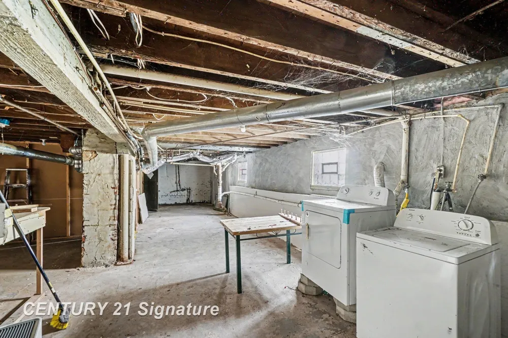 2414 Benjamin Street Saginaw City, MI 48602