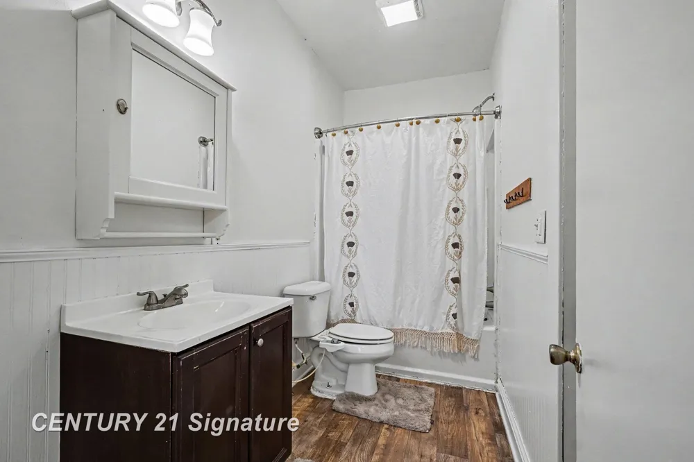 2414 Benjamin Street Saginaw City, MI 48602