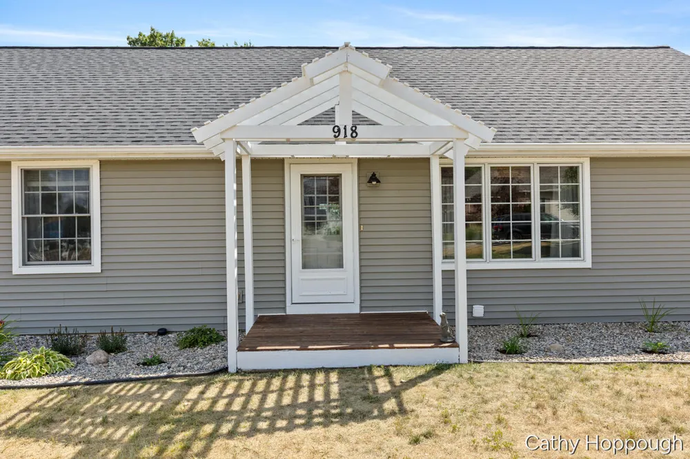 918 Emerald Circle Lake Odessa Village, MI 48849