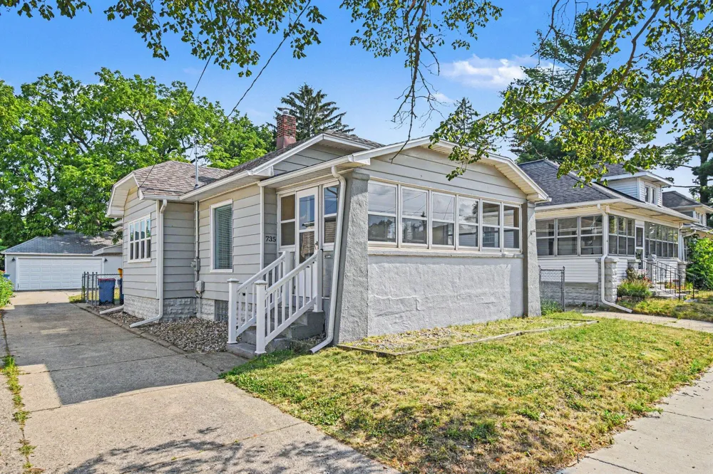 735 Eleanor Street NE Grand Rapids City, MI 49505