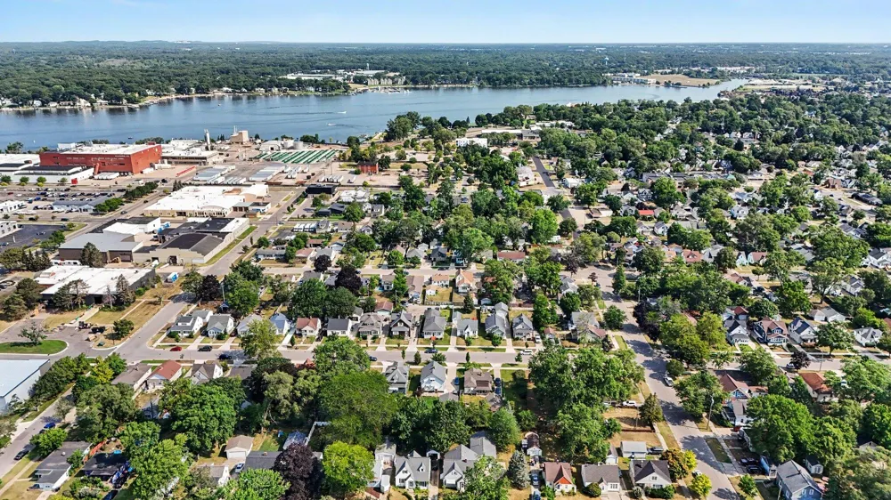 360 W 18th Street Holland City, MI 49423