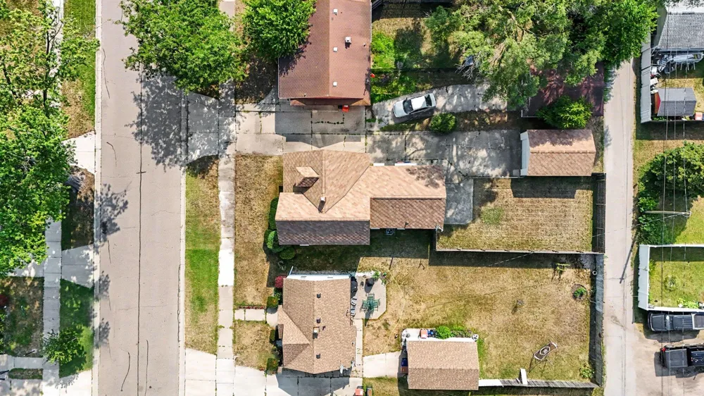 360 W 18th Street Holland City, MI 49423