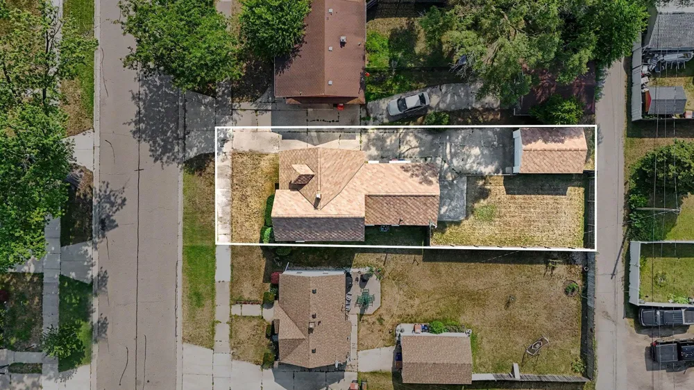 360 W 18th Street Holland City, MI 49423