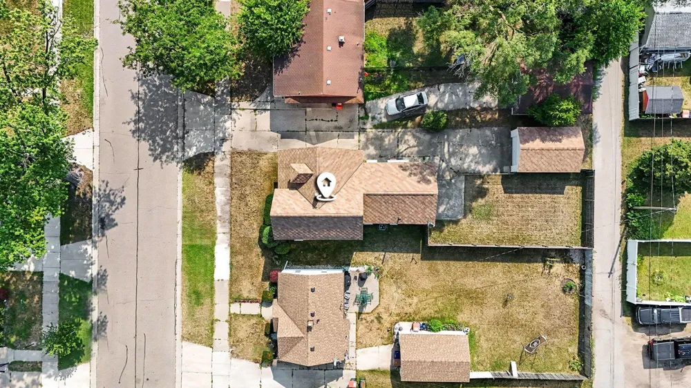 360 W 18th Street Holland City, MI 49423