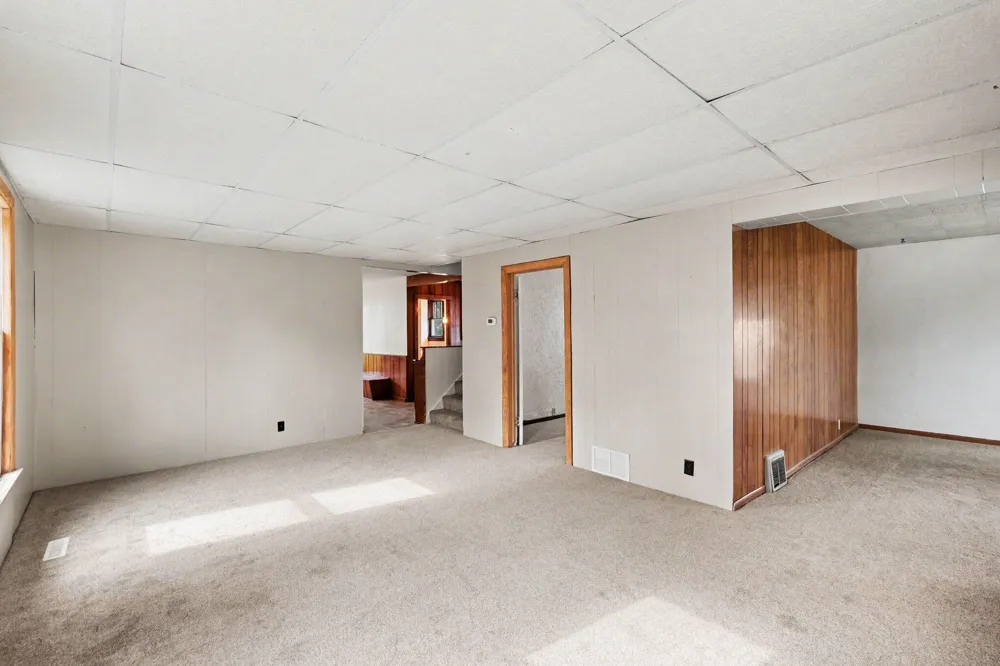 360 W 18th Street Holland City, MI 49423