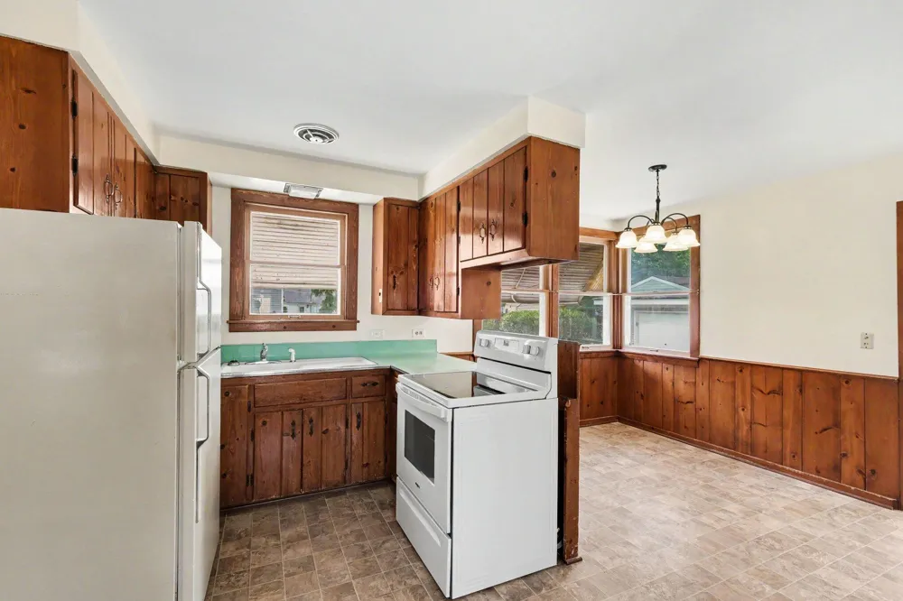 360 W 18th Street Holland City, MI 49423