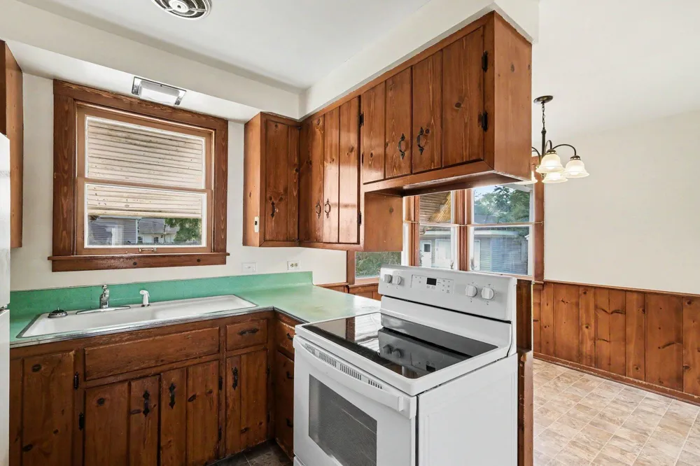 360 W 18th Street Holland City, MI 49423