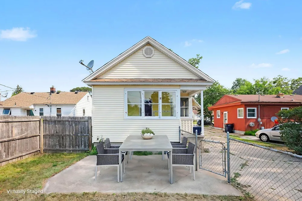 360 W 18th Street Holland City, MI 49423
