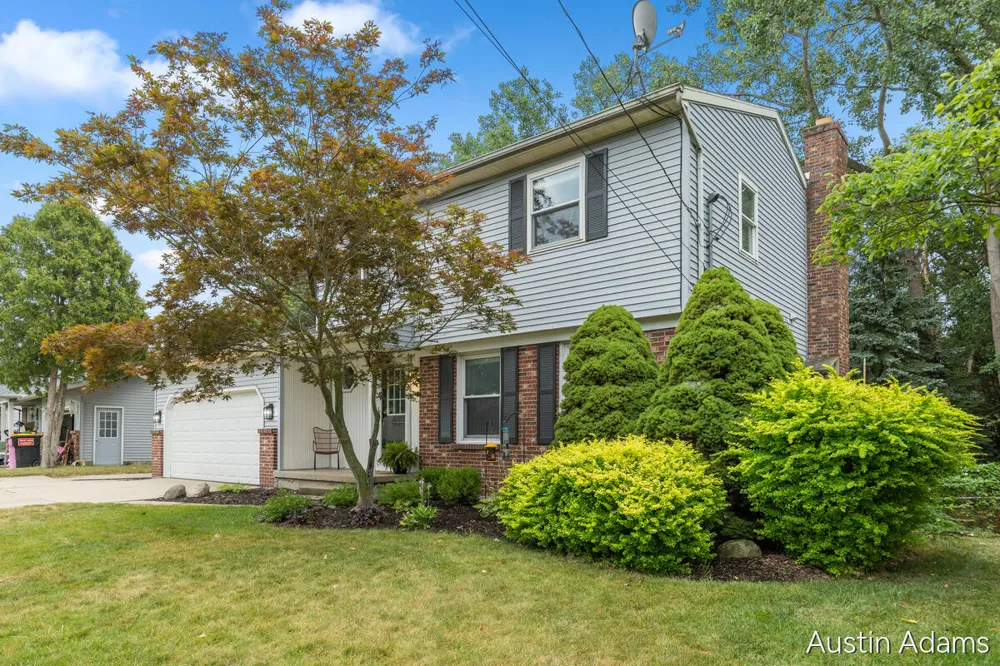 2110 Fawnwood Drive SE Kentwood City, MI 49508