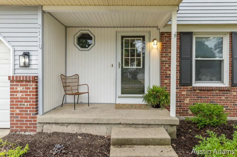 2110 Fawnwood Drive SE Kentwood City, MI 49508