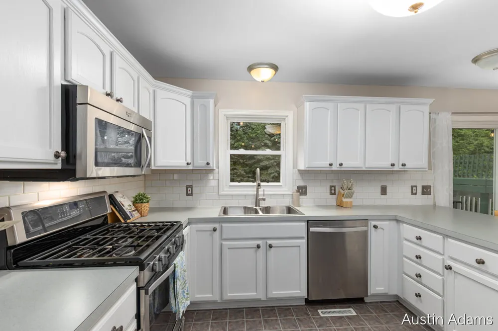 2110 Fawnwood Drive SE Kentwood City, MI 49508