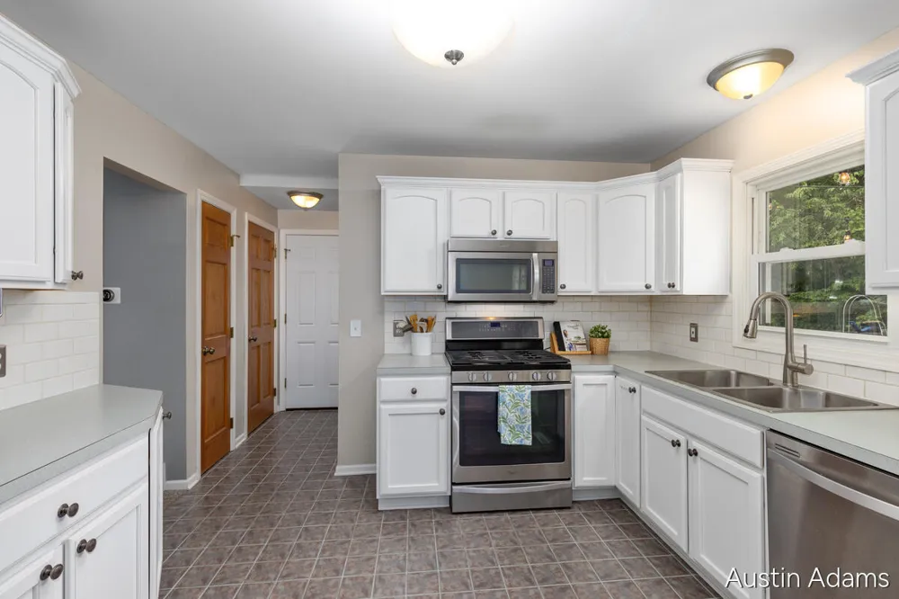 2110 Fawnwood Drive SE Kentwood City, MI 49508