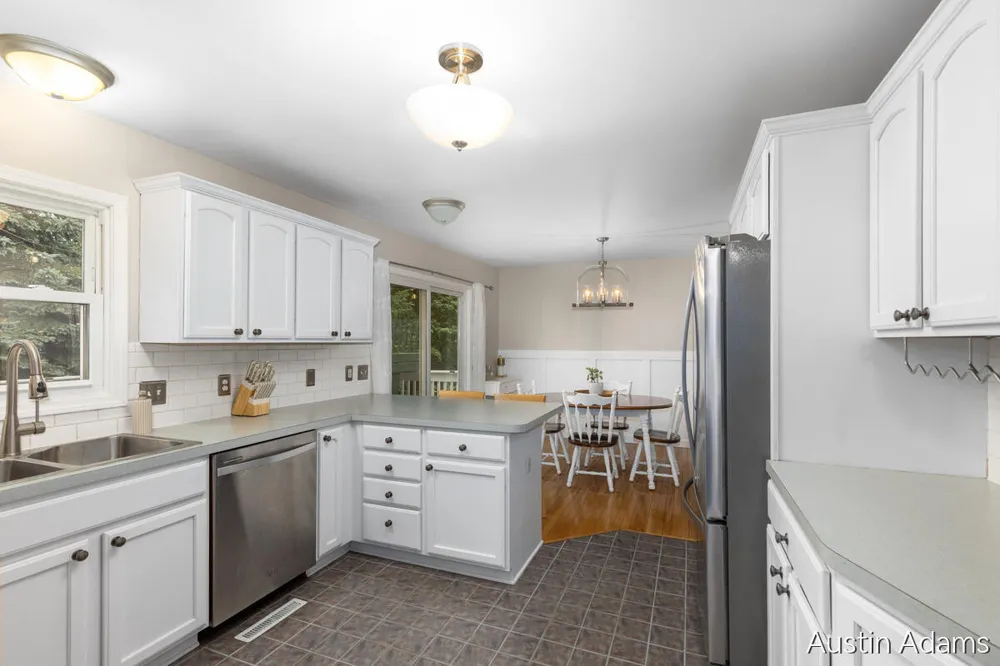 2110 Fawnwood Drive SE Kentwood City, MI 49508