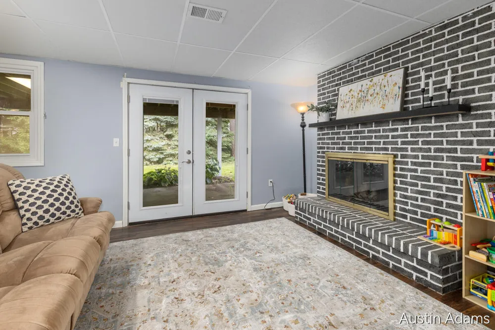 2110 Fawnwood Drive SE Kentwood City, MI 49508