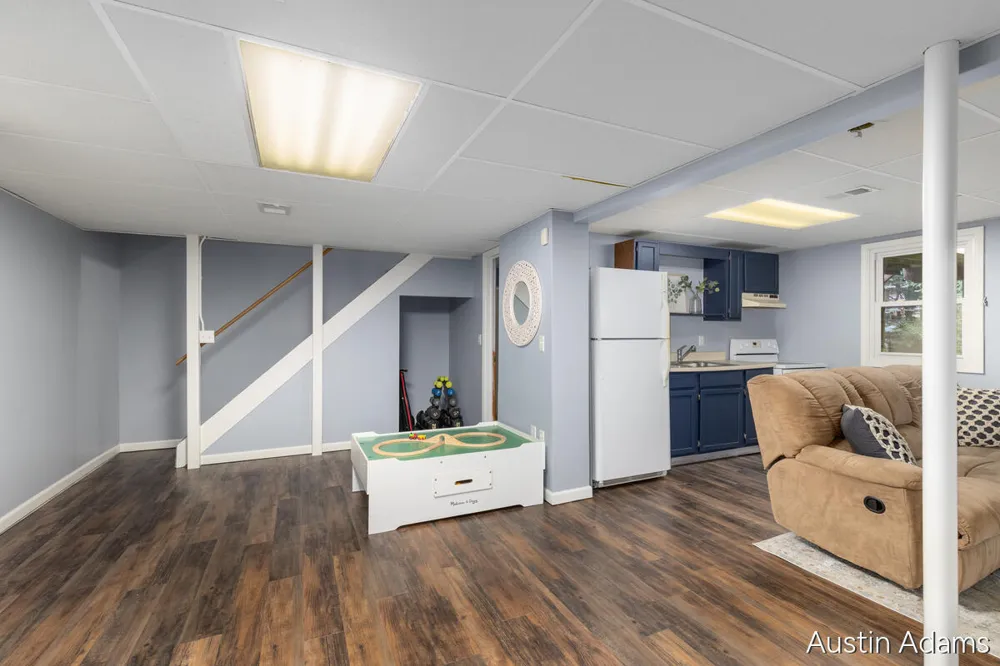2110 Fawnwood Drive SE Kentwood City, MI 49508