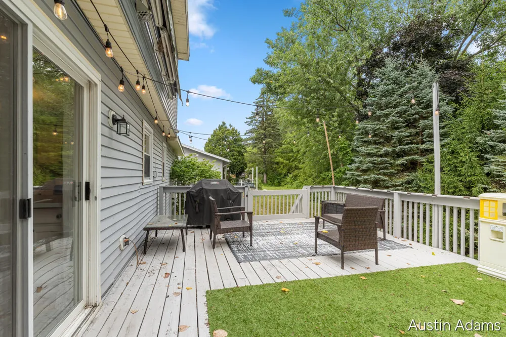 2110 Fawnwood Drive SE Kentwood City, MI 49508