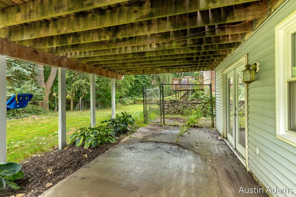 2110 Fawnwood Drive SE Kentwood City, MI 49508