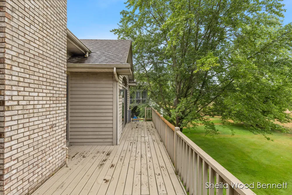 7023 Camelback Drive NE Cannon Township, MI 49341