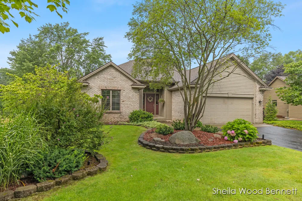 7023 Camelback Drive NE Cannon Township, MI 49341