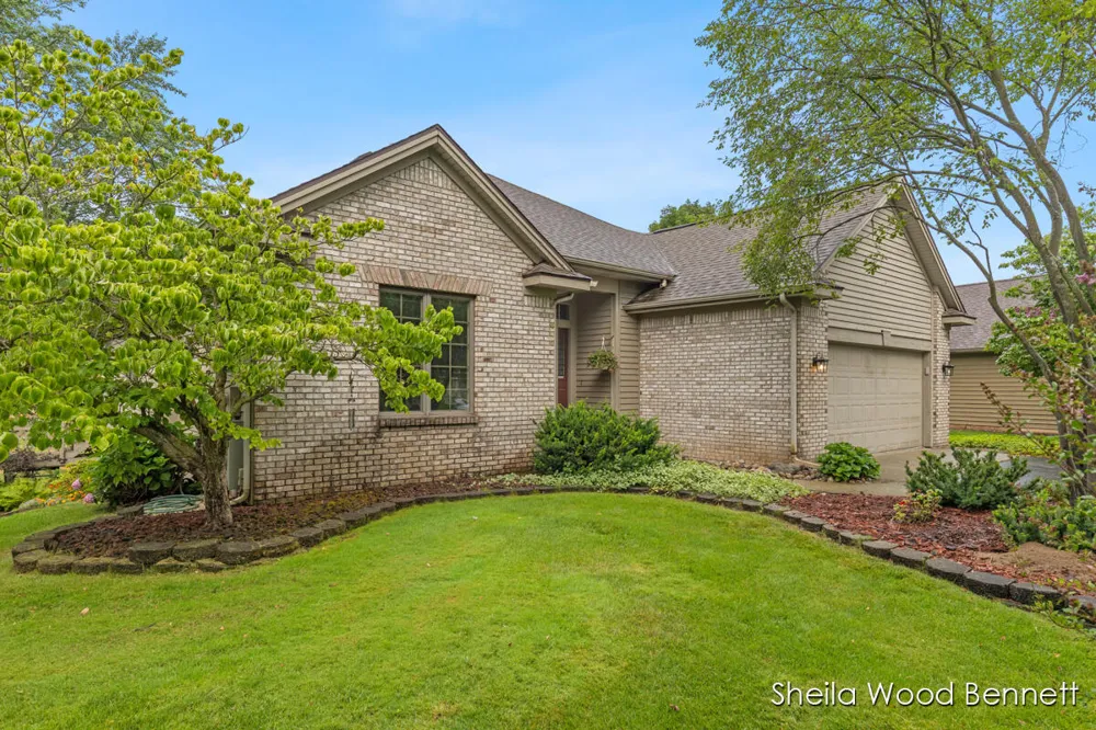 7023 Camelback Drive NE Cannon Township, MI 49341