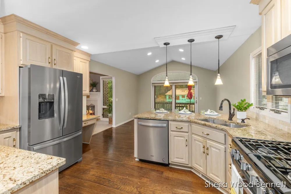 7023 Camelback Drive NE Cannon Township, MI 49341