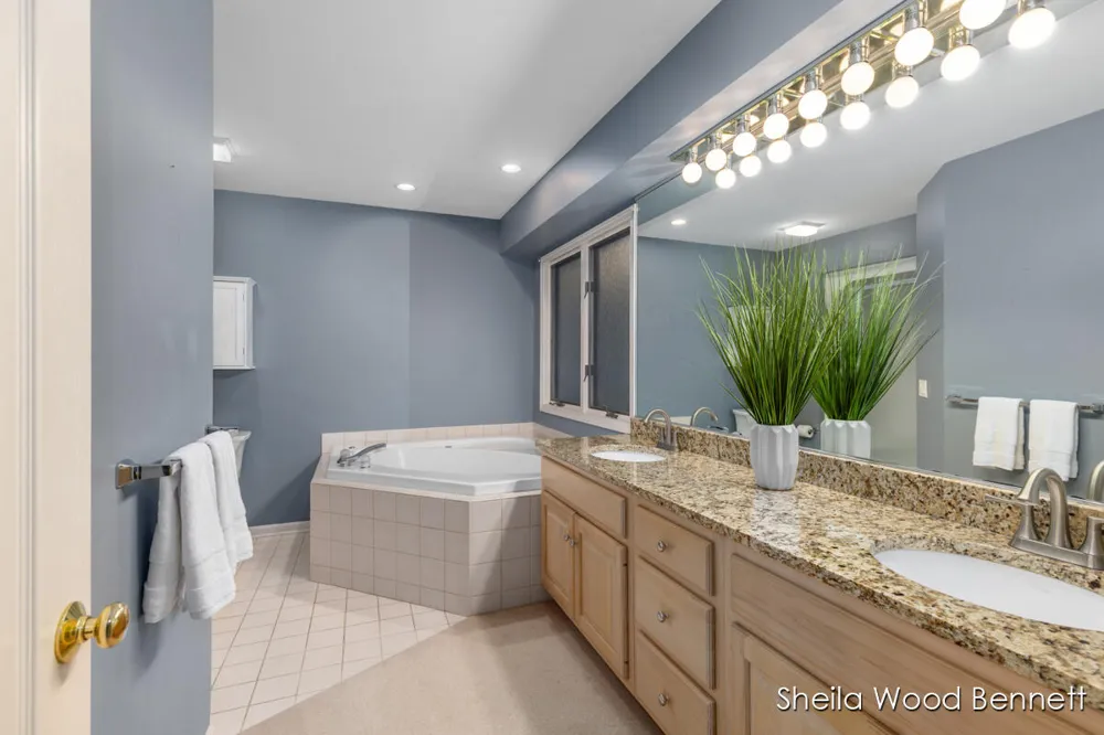 7023 Camelback Drive NE Cannon Township, MI 49341