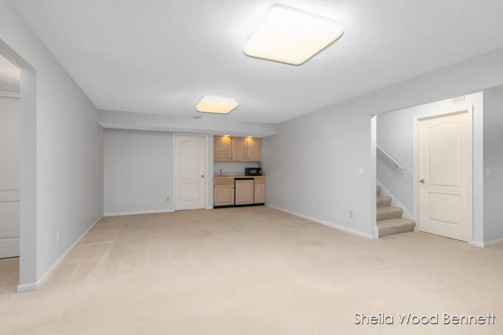 7023 Camelback Drive NE Cannon Township, MI 49341