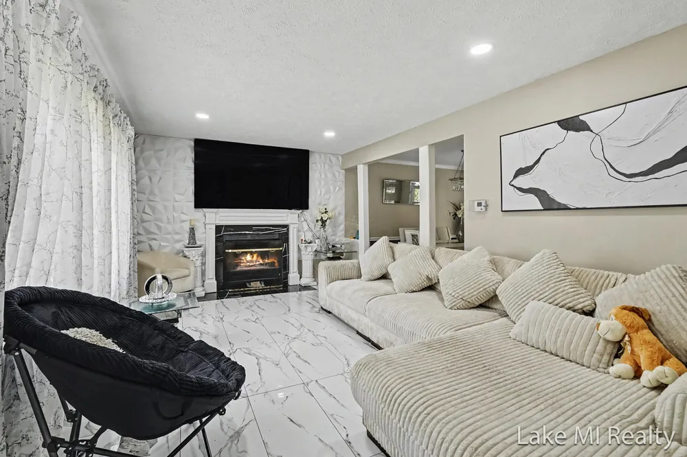 2119 Desoto Drive Lansing City, MI 48911