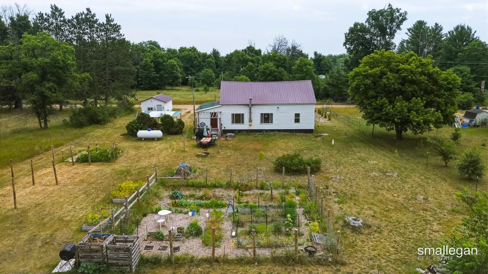 8465 S Michcon Avenue Pleasant Plains Township, MI 49304