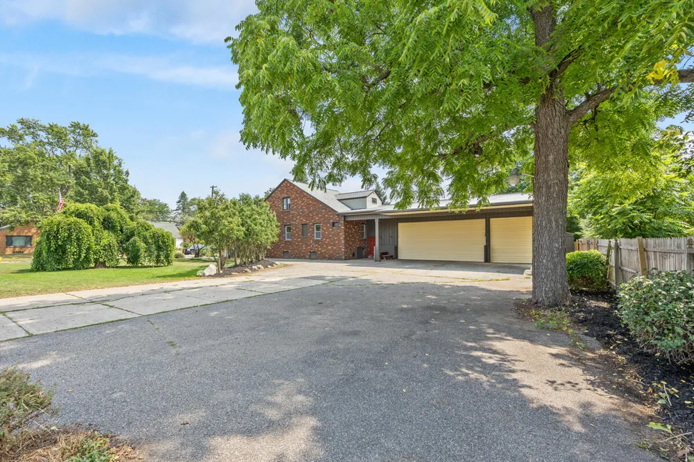 349 Baynton Avenue NE Grand Rapids City, MI 49503
